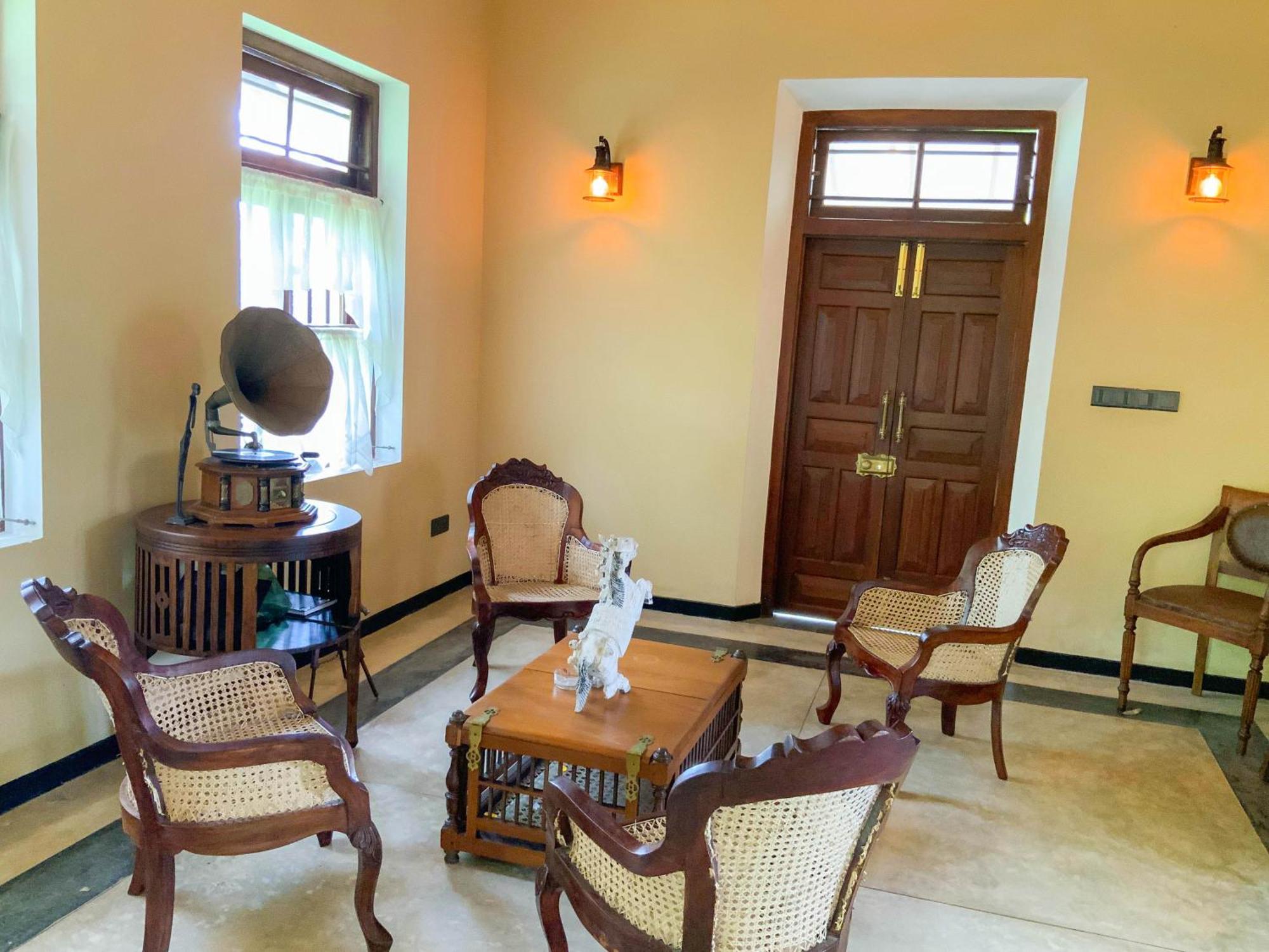 Headman House Antique Villa - A Seaside Royal Stay Ахангама Экстерьер фото