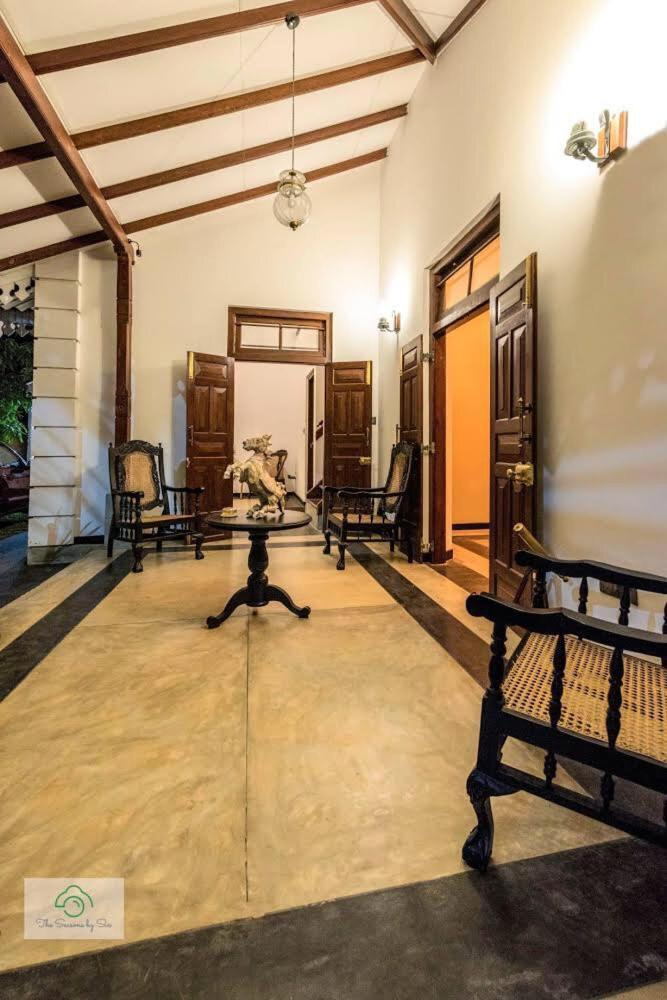 Headman House Antique Villa - A Seaside Royal Stay Ахангама Экстерьер фото