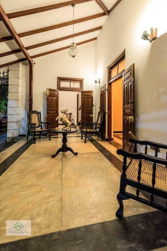 Headman House Antique Villa - A Seaside Royal Stay Ахангама Экстерьер фото